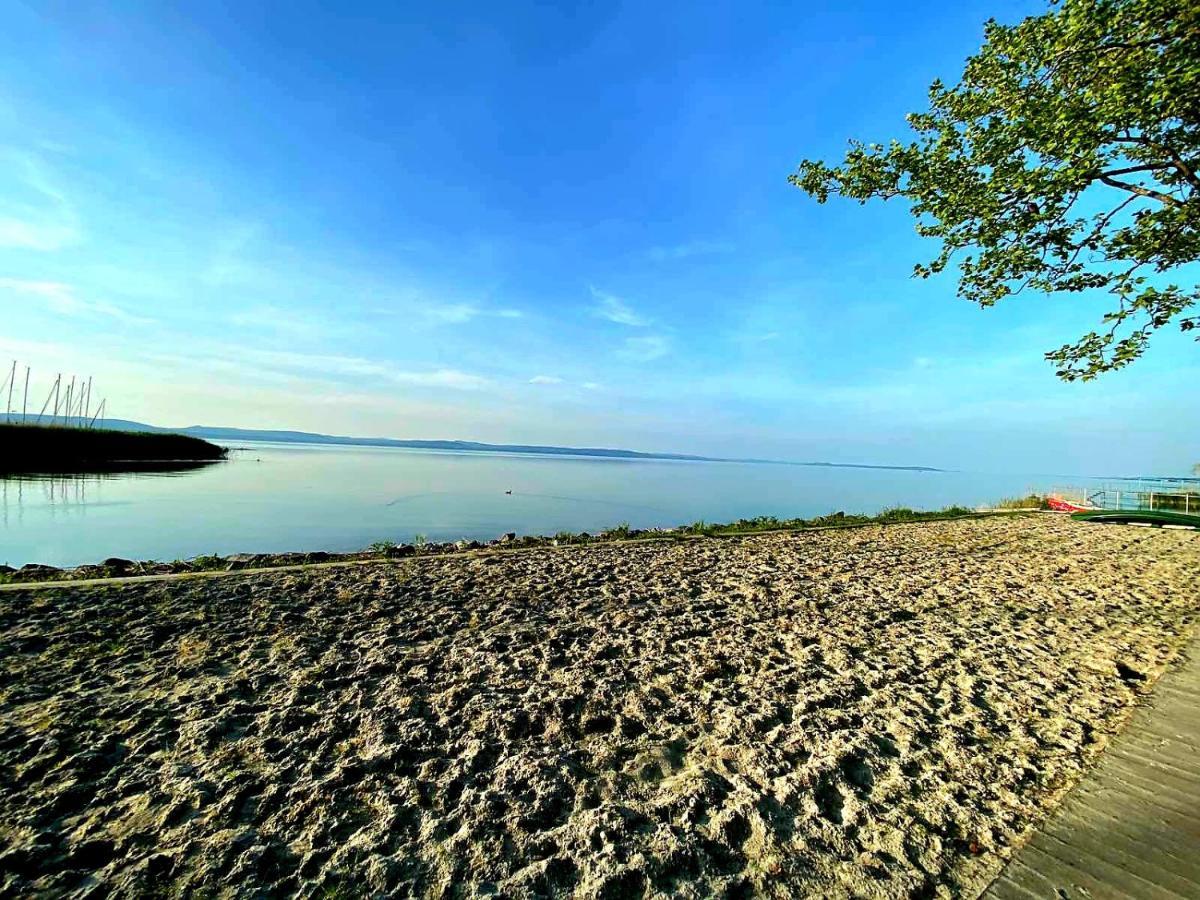 Bl Lakeside Apartman Balatonlelle Esterno foto