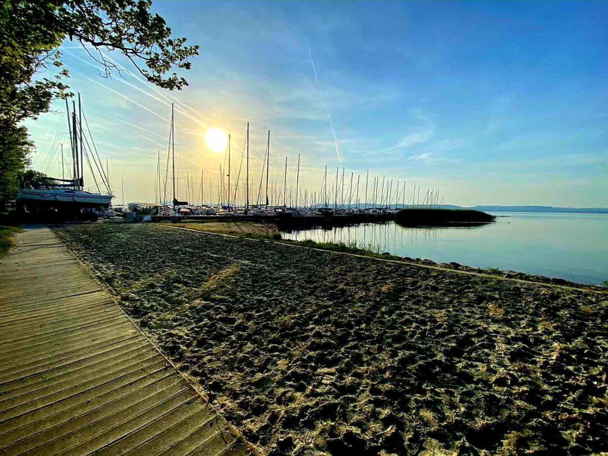 Bl Lakeside Apartman Balatonlelle Esterno foto